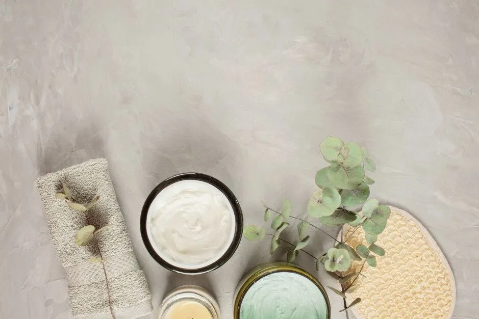 Premium Photo _ Various spa related objects on gray background, top view